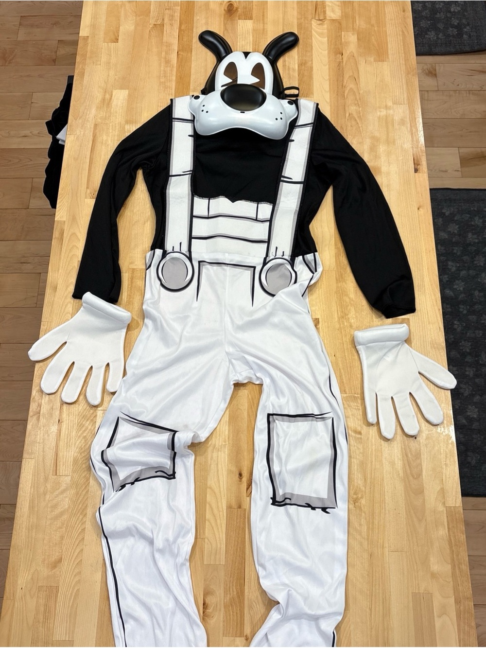 2019 Bendy and the Ink Machine Boris Classic Kid Costume tag missing